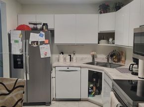 33 Meadows Dr, Boynton Beach FL 33436