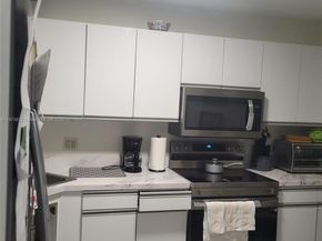 33 Meadows Dr, Boynton Beach FL 33436