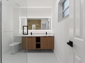 4440 NW 19th Ave, Oakland Park FL 33309