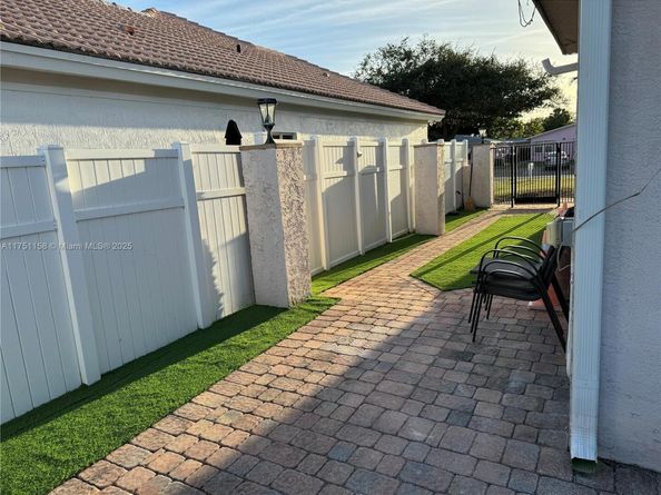 1660 NE 25th Ave, Pompano Beach FL 33062