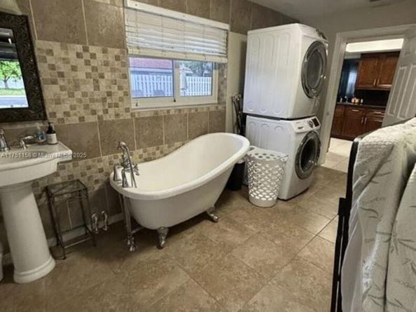 1660 NE 25th Ave, Pompano Beach FL 33062