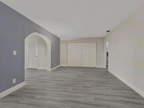 5800 W Fernley Dr W 9, West Palm Beach FL 33415