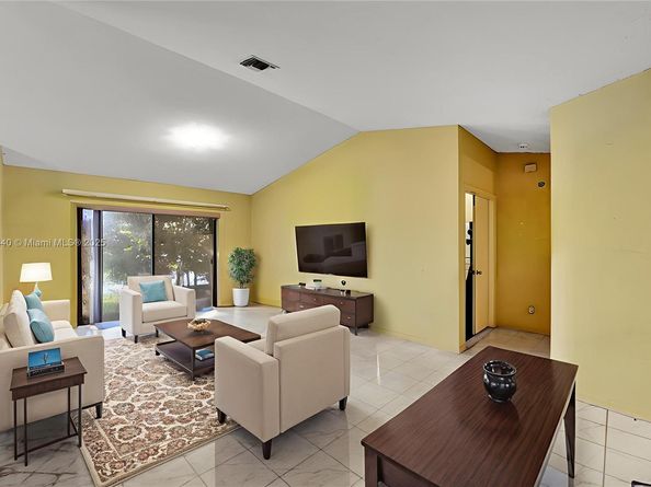 2350 E Lake Miramar Cir, Miramar FL 33025