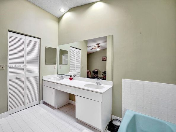 2350 E Lake Miramar Cir, Miramar FL 33025