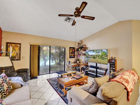 2350 E Lake Miramar Cir, Miramar FL 33025