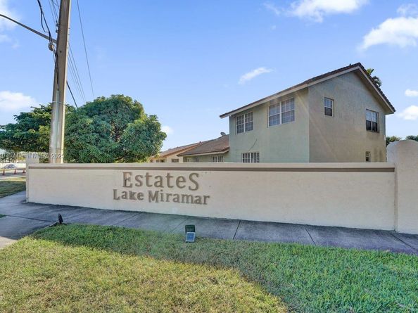 2350 E Lake Miramar Cir, Miramar FL 33025