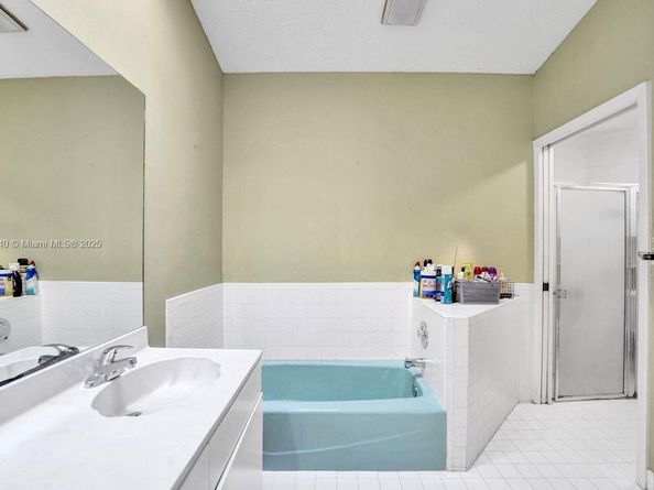 2350 E Lake Miramar Cir, Miramar FL 33025