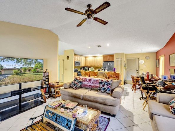 2350 E Lake Miramar Cir, Miramar FL 33025