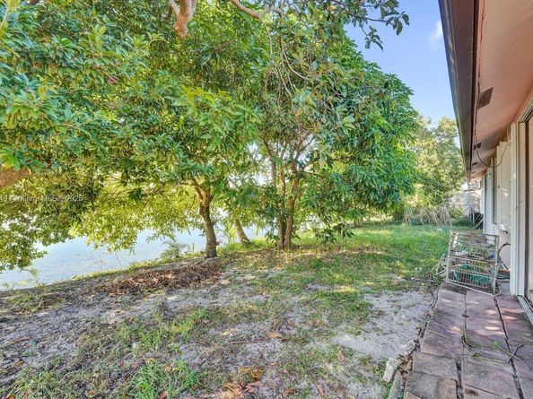 2350 E Lake Miramar Cir, Miramar FL 33025