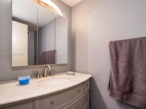 2500 Parkview Dr 911, Hallandale Beach FL 33009