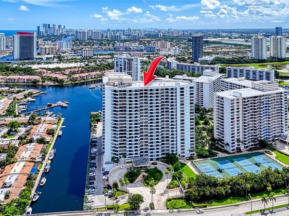2500 Parkview Dr 911, Hallandale Beach FL 33009