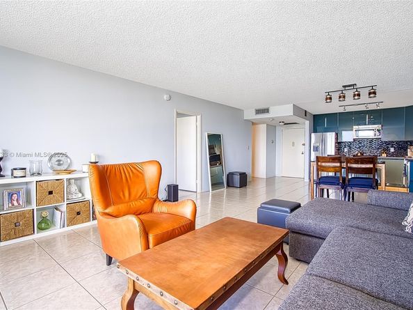 2500 Parkview Dr 911, Hallandale Beach FL 33009