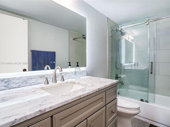 2500 Parkview Dr 911, Hallandale Beach FL 33009