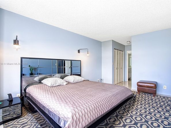 2500 Parkview Dr 911, Hallandale Beach FL 33009