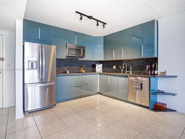 2500 Parkview Dr 911, Hallandale Beach FL 33009