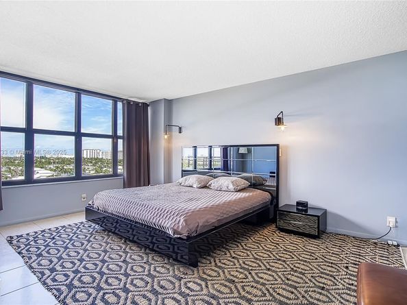 2500 Parkview Dr 911, Hallandale Beach FL 33009