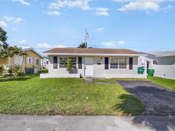 2709 NW 54th St, Tamarac FL 33309