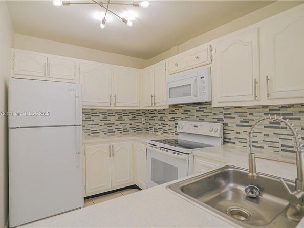 13685 NE 10th Ave 209, North Miami FL 33161