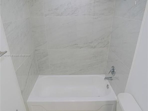 13685 NE 10th Ave 209, North Miami FL 33161