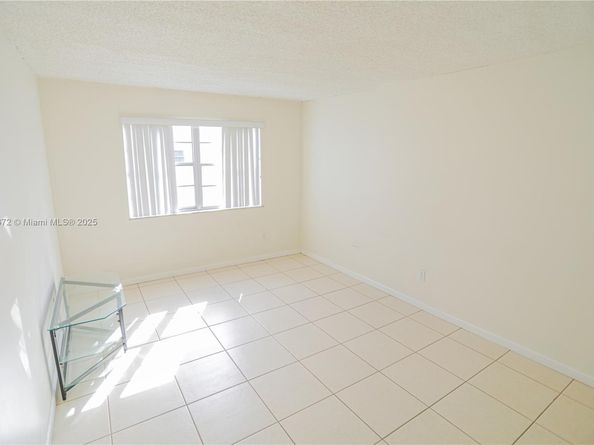 13685 NE 10th Ave 209, North Miami FL 33161