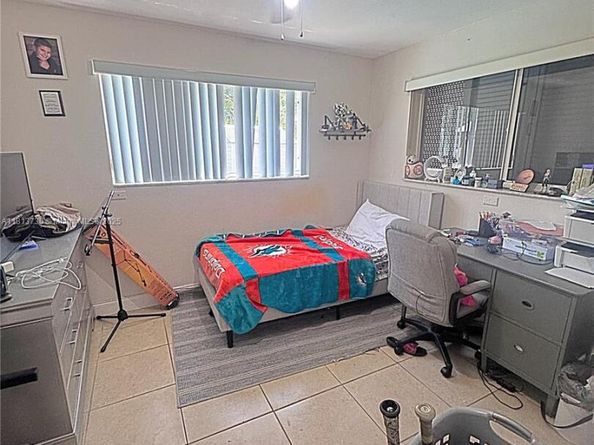 411 SW 10th Terrace, Hallandale Beach FL 33009