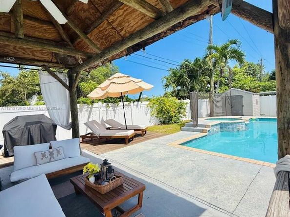 411 SW 10th Terrace, Hallandale Beach FL 33009