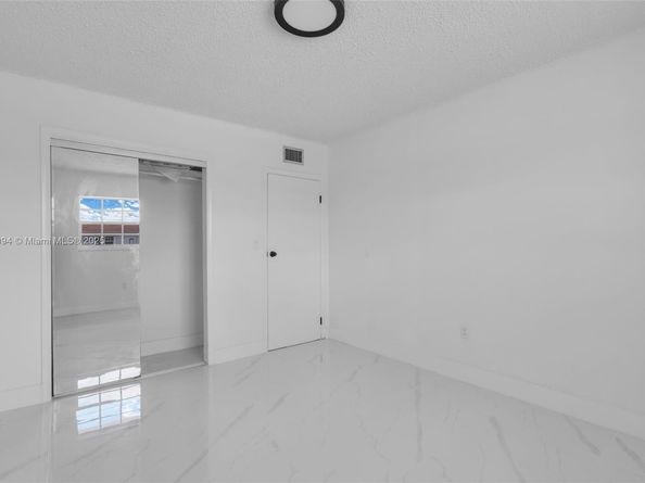 4050 NW 135th St 2111, Opa-Locka FL 33054