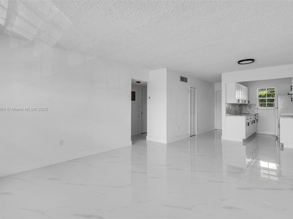 4050 NW 135th St 2111, Opa-Locka FL 33054