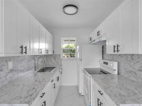 4050 NW 135th St 2111, Opa-Locka FL 33054