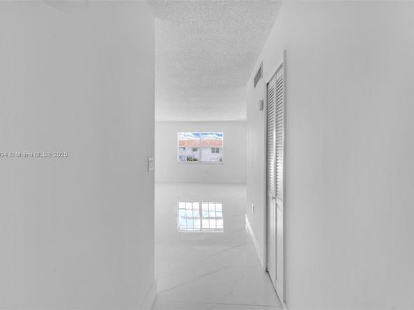 4050 NW 135th St 2111, Opa-Locka FL 33054