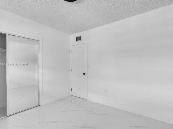 4050 NW 135th St 2111, Opa-Locka FL 33054