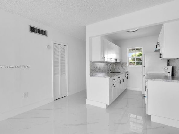 4050 NW 135th St 2111, Opa-Locka FL 33054