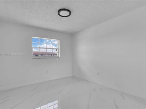 4050 NW 135th St 2111, Opa-Locka FL 33054