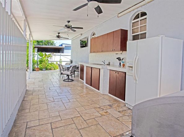 3430 NW 16th St, Miami FL 33125