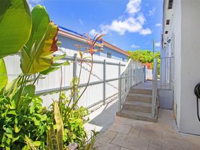 3430 NW 16th St, Miami FL 33125