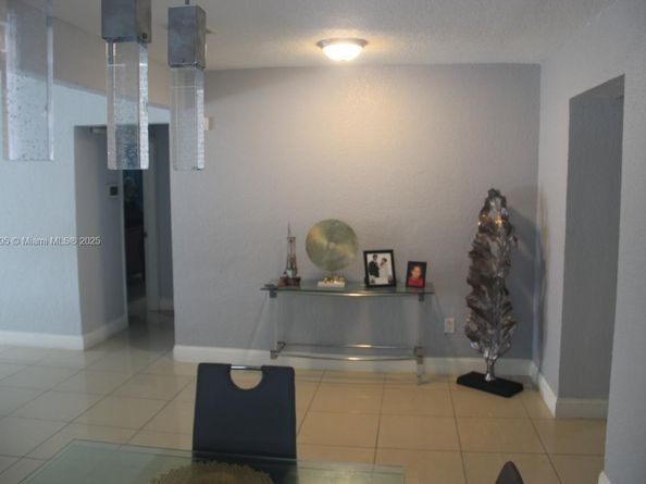 3430 NW 16th St, Miami FL 33125