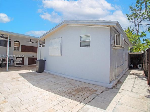 3430 NW 16th St, Miami FL 33125