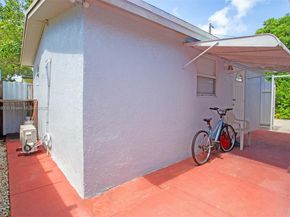 3430 NW 16th St, Miami FL 33125