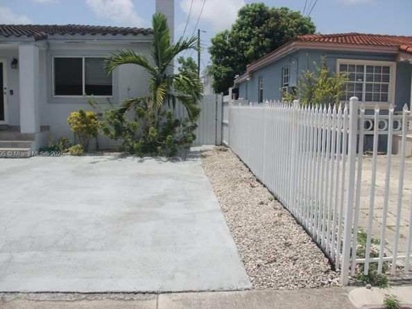3430 NW 16th St, Miami FL 33125