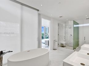 3750 Yacht Club Dr TH1, Aventura FL 33180