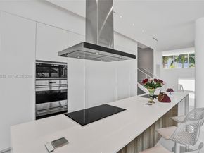 3750 Yacht Club Dr TH1, Aventura FL 33180