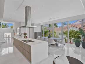 3750 Yacht Club Dr TH1, Aventura FL 33180