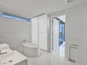 3750 Yacht Club Dr TH1, Aventura FL 33180