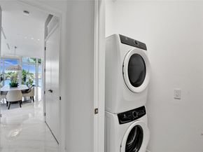 3750 Yacht Club Dr TH1, Aventura FL 33180