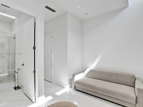 3750 Yacht Club Dr TH1, Aventura FL 33180