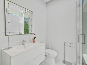 3750 Yacht Club Dr TH1, Aventura FL 33180