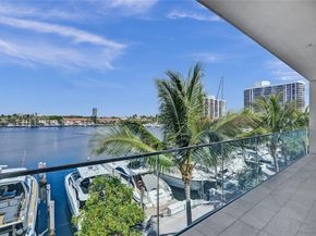 3750 Yacht Club Dr TH1, Aventura FL 33180