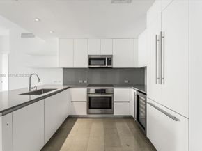 68 SE 6th St 2304, Miami FL 33131