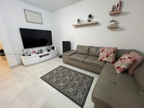 11290 NW 88th Ter, Doral FL 33178