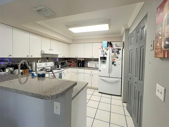15685 SW 84th Ter 801, Miami FL 33193